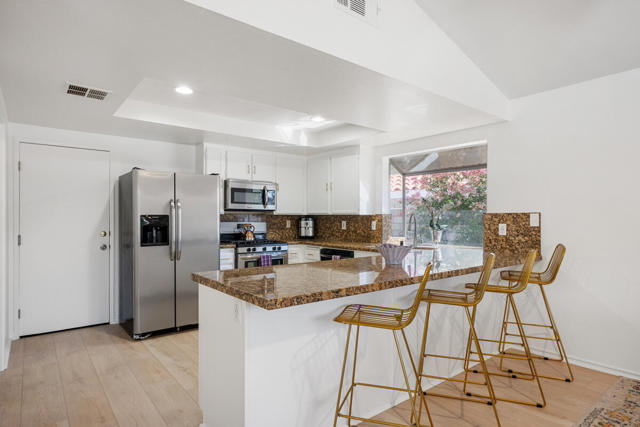 1489 E Francis Drive, Palm Springs CA: https://media.crmls.org/mediaz/03429e19-1882-4d1e-9d6c-b46cba366641.jpg
