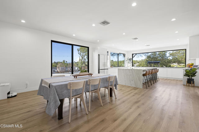 911 Vivian Circle, Newbury Park CA: https://media.crmls.org/mediaz/0342b486-5ad2-4eb3-99c7-6e4737779ffe.jpg