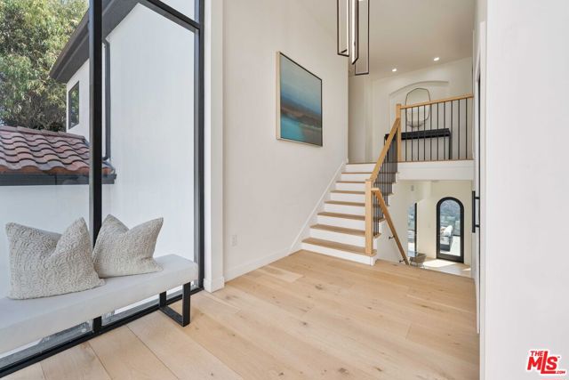 1648 Summitridge, Beverly Hills CA: https://media.crmls.org/mediaz/0342b8ce-08fa-4352-bfd0-10a74c5673b5.jpg