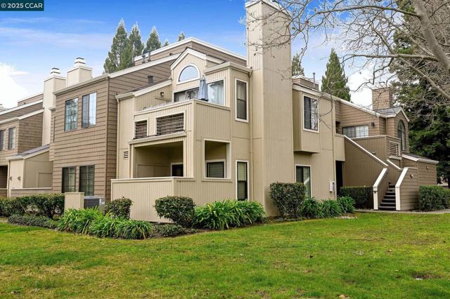 273 S Overlook Dr, San Ramon CA: https://media.crmls.org/mediaz/03430810-da92-43bb-88f2-dddd44046c0c.jpg