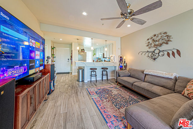 415 Townsquare Lane, Huntington Beach CA: https://media.crmls.org/mediaz/0343248d-1a86-4e29-9d96-f75d0e9d2da9.jpg