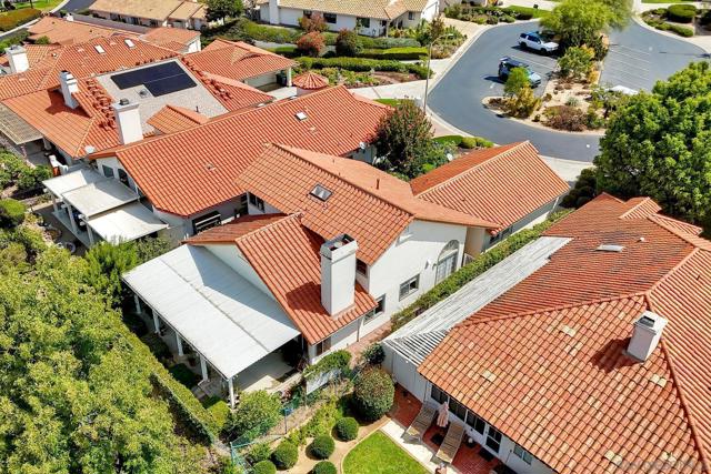 1089 Ridge Heights Dr, Fallbrook CA: https://media.crmls.org/mediaz/0343250a-071f-49d7-9402-a31ceced11e4.jpg