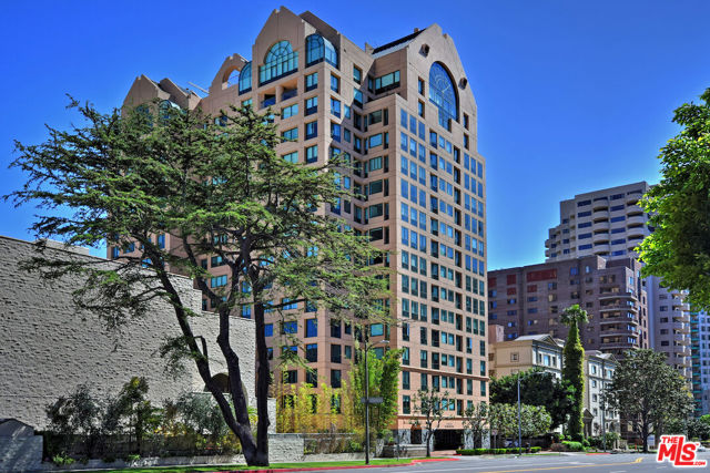 10520 Wilshire Boulevard, Los Angeles CA: https://media.crmls.org/mediaz/034403d2-1266-46ee-be4e-6640d57bc295.jpg