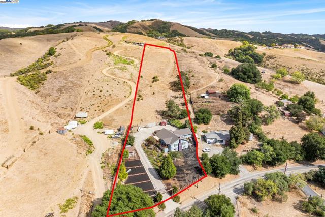 26928 Palomares Rd, Castro Valley CA: https://media.crmls.org/mediaz/034416d2-5043-48a6-9bea-bdb11d83cd44.jpg