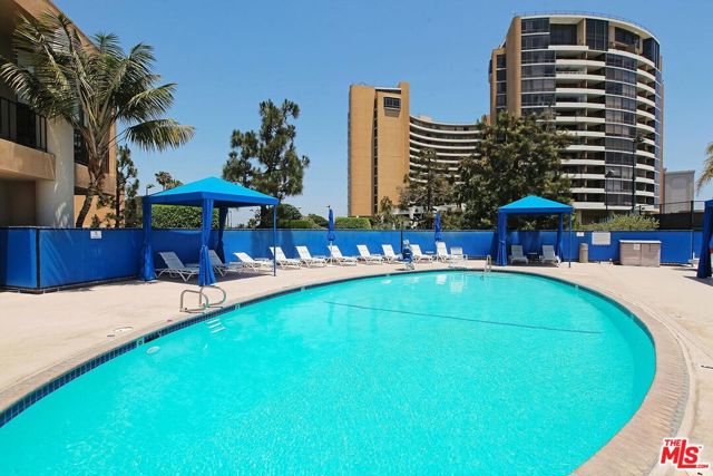 4335 Marina City Drive, Marina del Rey CA: https://media.crmls.org/mediaz/03448ea0-4429-446d-9ddb-13470b59d690.jpg