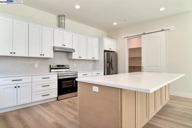 5232 Henderson Ct, Antioch CA: https://media.crmls.org/mediaz/03450969-7673-445e-844e-9d8ffb54410f.jpg