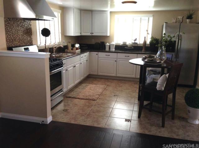 352 Sunrise Dr, San Ysidro CA: https://media.crmls.org/mediaz/03451f27-6f47-4369-b942-d182f24e667d.jpg