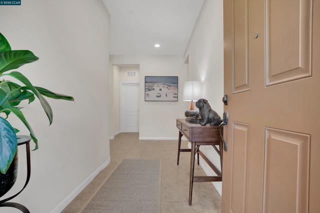 8275 Brookhaven Cir, Discovery Bay CA: https://media.crmls.org/mediaz/0345b56a-6fc8-4a72-a0e1-3e9b1daf7035.jpg