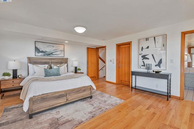 1522 Grand View Drive, Berkeley CA: https://media.crmls.org/mediaz/03463302-4d5f-4265-bd95-c3cec0c8d037.jpg