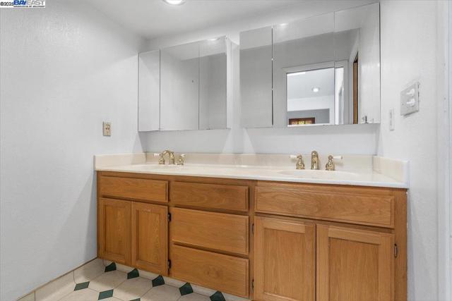 3491 Middleton Ave, Castro Valley CA: https://media.crmls.org/mediaz/03463b0c-2fc0-4201-83ba-237af79c5b9d.jpg