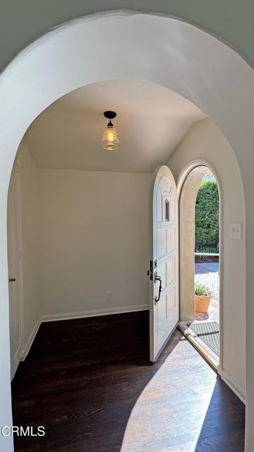 Detail Gallery Image 3 of 15 For 400 S Meridith Ave, Pasadena,  CA 91106 - 4 Beds | 2 Baths