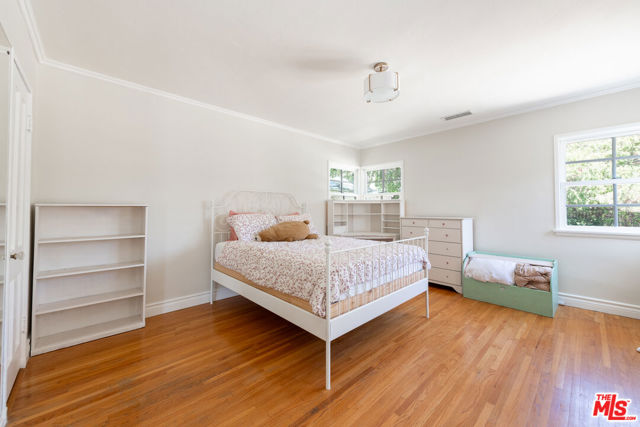 5454 Agnes Avenue, Valley Village CA: https://media.crmls.org/mediaz/034677ab-65aa-4ae9-8ca1-b8206f284a43.jpg