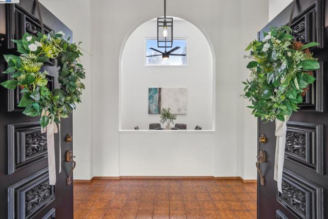 643 Contada Cir, Danville CA: https://media.crmls.org/mediaz/0346a1e7-233c-4180-b100-39f478115d9b.jpg