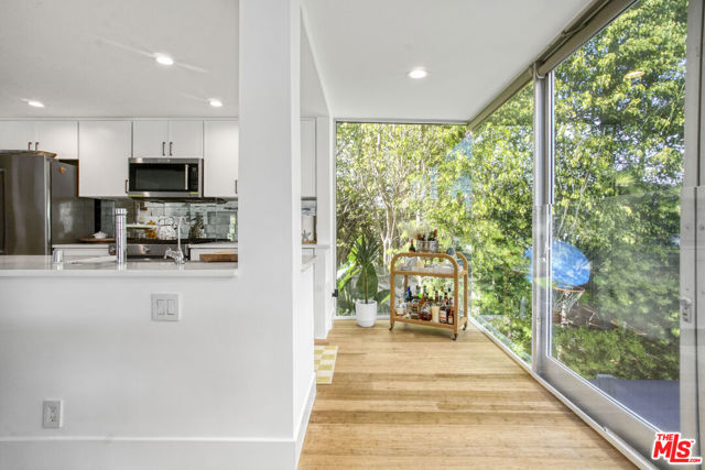 657 Mildred Avenue, Venice CA: https://media.crmls.org/mediaz/0346ce59-6909-4d28-b07d-1030df1435ad.jpg
