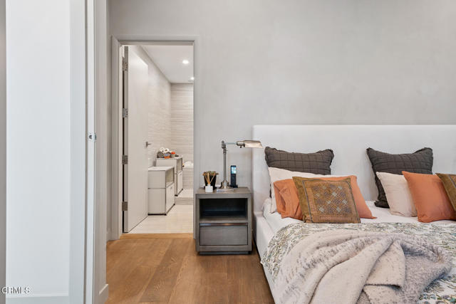 Detail Gallery Image 21 of 41 For 329 Westbourne Dr, West Hollywood,  CA 90048 - 2 Beds | 3 Baths