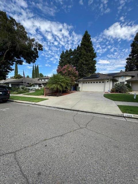 1703 Monte Grosso Drive, Merced CA: https://media.crmls.org/mediaz/03473329-b307-4b05-af27-d329329a6703.jpg