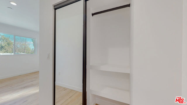 14423 Califa Street, 1/2 photo 14