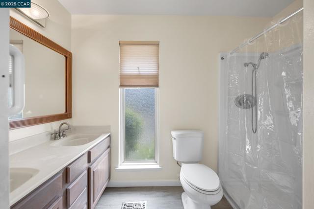 5571 Sepulveda Ct, Concord CA: https://media.crmls.org/mediaz/03478fe6-eaf0-46a6-9922-7c4d1bcc43ce.jpg