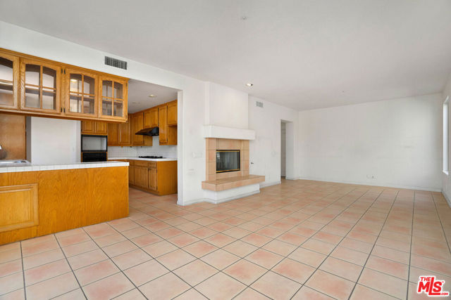 6615 Kentwood Bluffs Drive, Los Angeles CA: https://media.crmls.org/mediaz/0347b061-f942-4aec-b24d-50f40c49b210.jpg