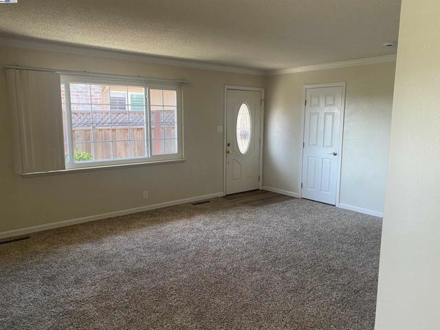 Image 3 of 24 For 3086 Greenview Dr