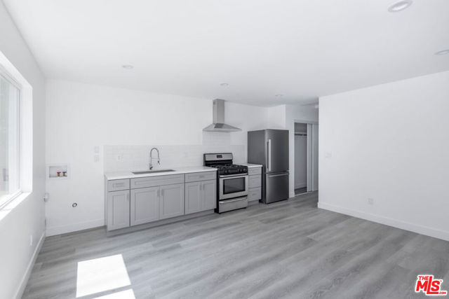 Image 9 of 20 For 2749 Mansfield Avenue