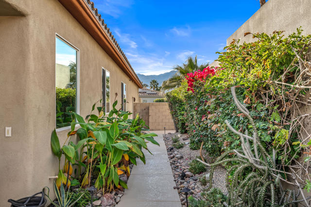 36296 Chagall Court, Cathedral City CA: https://media.crmls.org/mediaz/034969b7-e2e3-4938-961f-87edff9225f9.jpg