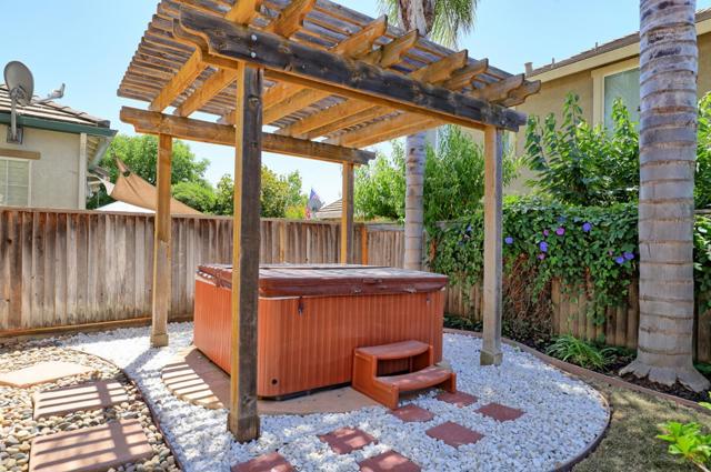 1250 Sunrise Drive, Gilroy CA: https://media.crmls.org/mediaz/0349bcec-abcd-4e0b-9619-c6bdf4fd3304.jpg