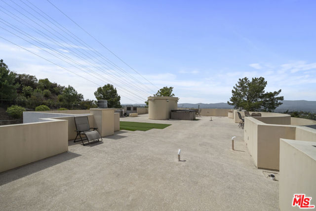 3848 Vista Linda Drive, Encino CA: https://media.crmls.org/mediaz/0349d03f-d839-4130-91cc-8af28bc212c4.jpg
