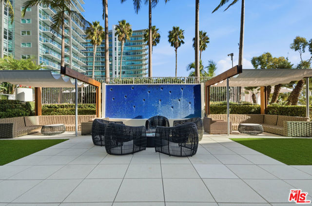 13700 Marina Pointe Drive, Marina del Rey CA: https://media.crmls.org/mediaz/034a21c3-d412-4c86-a09f-fd1f41caec75.jpg