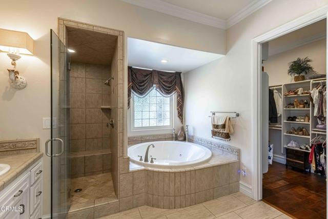3007 Springbank Court, Bakersfield CA: https://media.crmls.org/mediaz/034a7966-f154-407c-8d4b-5d8b1ea75151.jpg