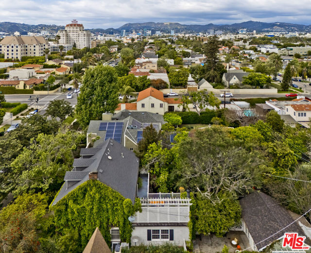 232 N Arden Boulevard, Los Angeles CA: https://media.crmls.org/mediaz/034ab0a3-7c82-4724-bd4c-8a80111d0203.jpg