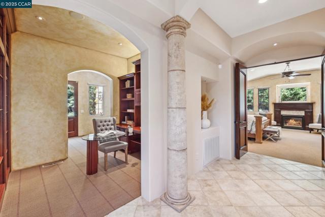3711 Northgate Woods Court, Walnut Creek CA: https://media.crmls.org/mediaz/034aee09-4e4f-4b88-b6db-5dfde63f226b.jpg
