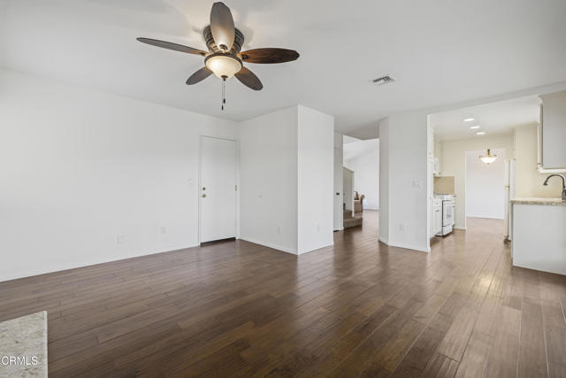 27722 Buckskin Drive, Castaic CA: https://media.crmls.org/mediaz/034b372f-1f86-4c80-8d01-e32f34fd18f5.jpg