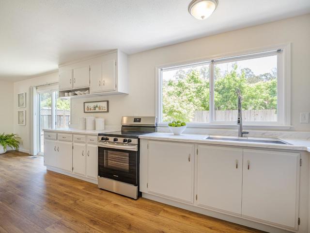 917 Sir Francis Avenue, Capitola CA: https://media.crmls.org/mediaz/034b85f0-5bf4-4da7-baca-a3e27e74d10e.jpg