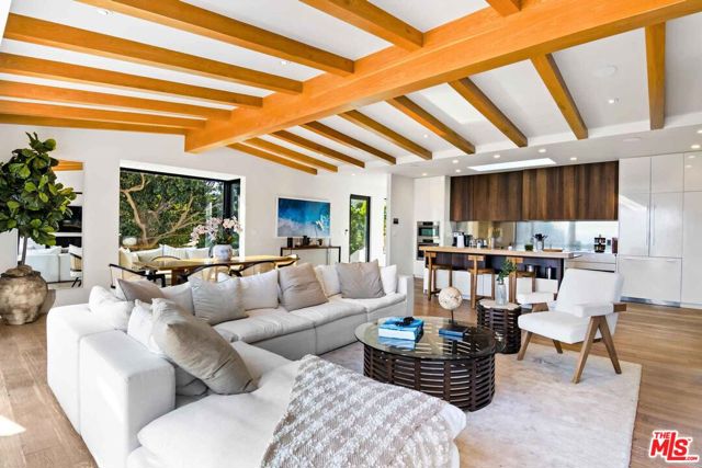 27120 Sea Vista Drive, Malibu CA: https://media.crmls.org/mediaz/034ca7e0-b6bc-41dc-a069-a3eda6d1d591.jpg