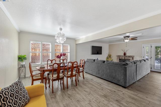 1005 Wood Thrush Ln, Tracy CA: https://media.crmls.org/mediaz/034cceb8-1e16-4351-af66-a9cd4197a700.jpg