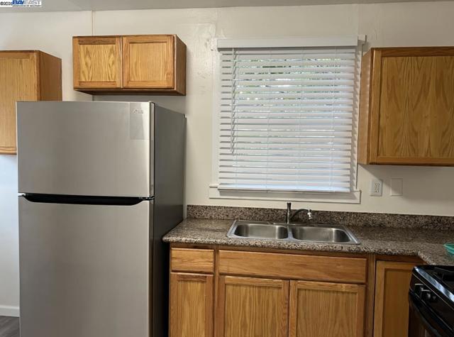 1317 83Rd Ave, Oakland CA: https://media.crmls.org/mediaz/034d3f64-2588-4539-a939-4a480d0cb5c0.jpg