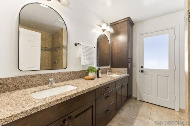 2047 Via Del Torrie, Alpine CA: https://media.crmls.org/mediaz/034d4be8-d0aa-424d-bf88-1b09d908c925.jpg