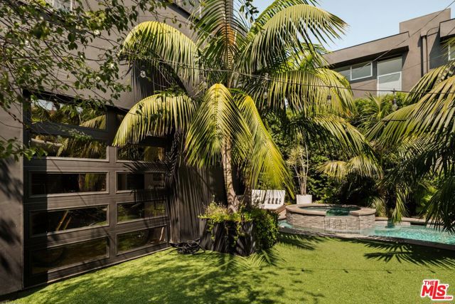 712 Nowita Place photo 25