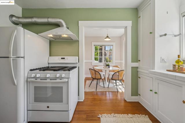 749 Mckinley Ave, Oakland CA: https://media.crmls.org/mediaz/034dd8a5-12f4-48f0-bb5d-351293966fa1.jpg