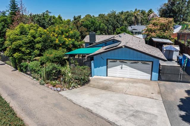 620 Sunset Drive, Vista CA: https://media.crmls.org/mediaz/034de10d-ae02-4804-8b04-b7ebc0095093.jpg
