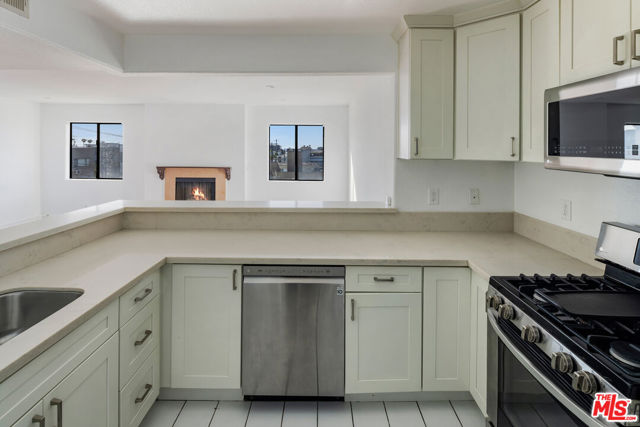 1216 S Saltair Avenue, Los Angeles CA: https://media.crmls.org/mediaz/034e0fb3-4f61-4a2c-bdf8-0cbc55896dde.jpg