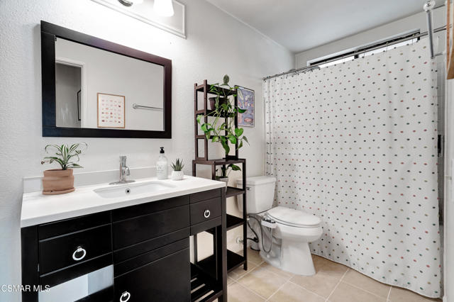 48 Herringbone Court, Newbury Park CA: https://media.crmls.org/mediaz/034e77da-4260-425c-93aa-a6ea71585c5a.jpg