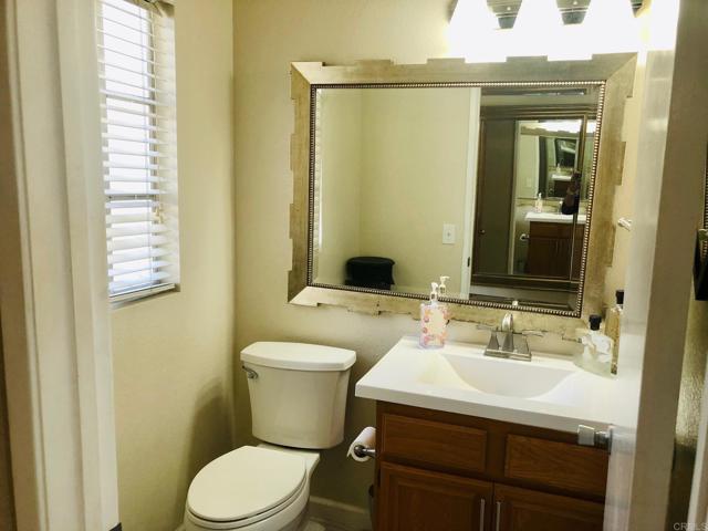Detail Gallery Image 8 of 26 For 750 Breeze Hill Rd #107,  Vista,  CA 92081 - 2 Beds | 2/1 Baths