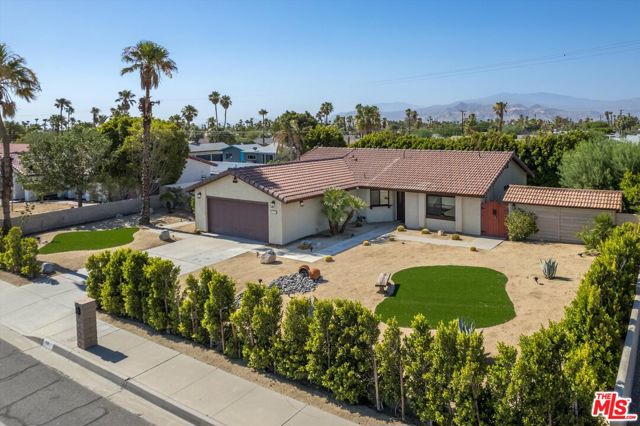 401 E San Rafael Drive, Palm Springs CA: https://media.crmls.org/mediaz/034f8590-8266-4eae-9103-9e867a1e40fb.jpg