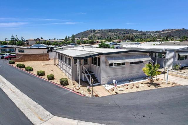 1401 El Norte Pkwy, San Marcos CA: https://media.crmls.org/mediaz/034fadaf-e0f9-4174-9ae1-f6d9c205b93a.jpg