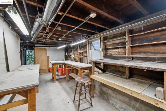 1408 E 15Th St, Oakland CA: https://media.crmls.org/mediaz/034fe086-074f-44d5-9aa4-89ae754acc04.jpg