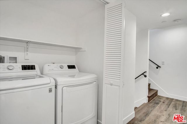 2419 S Cochran Avenue, Los Angeles CA: https://media.crmls.org/mediaz/034fe548-fd62-4b4d-878f-0722f87656ee.jpg