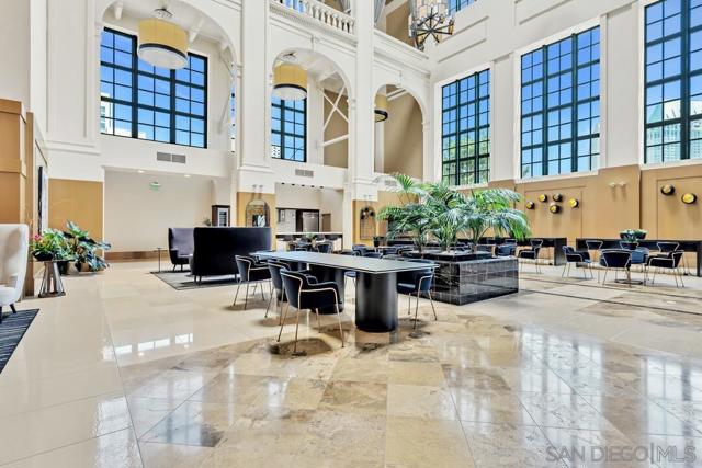 700 W E St, San Diego CA: https://media.crmls.org/mediaz/03502f14-36f4-41a4-9f6f-fc5a8bb5a2c6.jpg