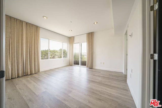 970 S St Andrews Place, Los Angeles CA: https://media.crmls.org/mediaz/0350eeea-2948-4950-9988-fc21d9fee87d.jpg